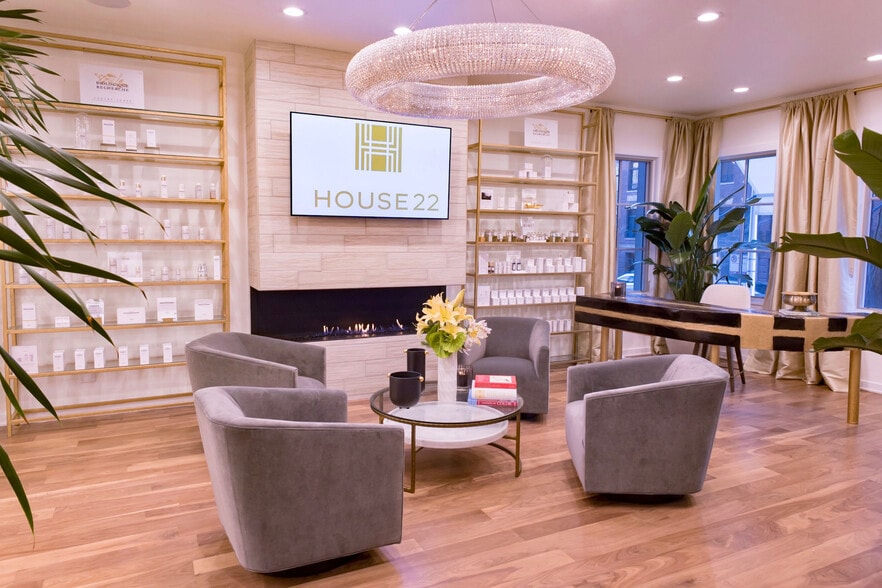 More Photos Of 22 E Elm St, Chicago Storefront Retail Office For Sale