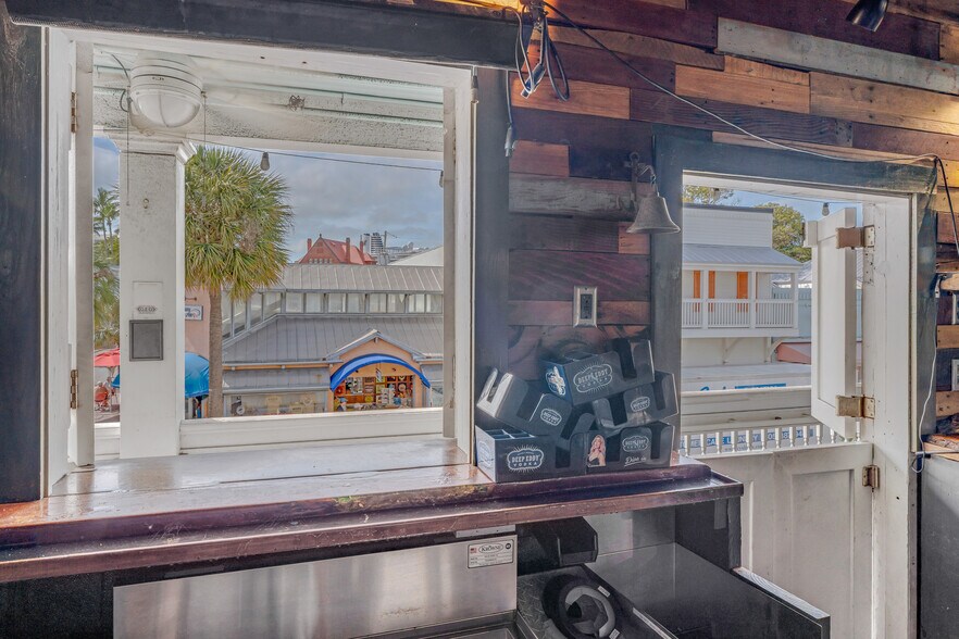 More Photos Of 135 Duval St, Key West Bar For Lease