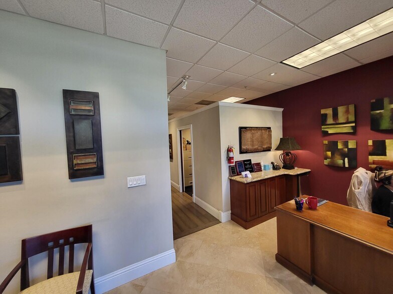 More Photos Of 1575 Pine Ridge Rd, Naples General Retail For Lease