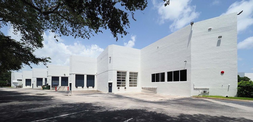 More Photos Of 990 S Rogers Cir, Boca Raton Manufacturing For Lease