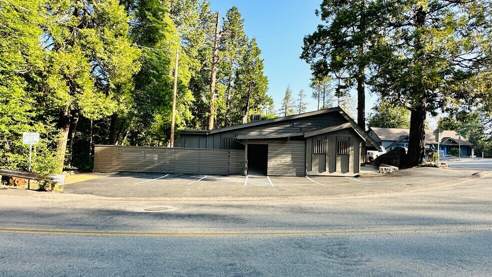 More Photos Of 54905 N Circle Dr, Idyllwild-Pine Cove Restaurant For Sale