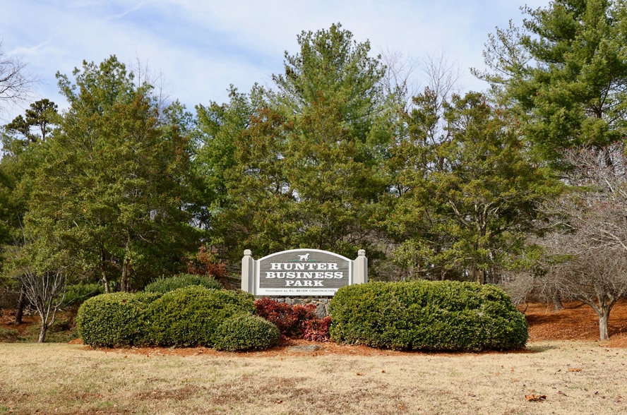 More Photos Of 660 Hunters Pl, Charlottesville Office Residential For Lease