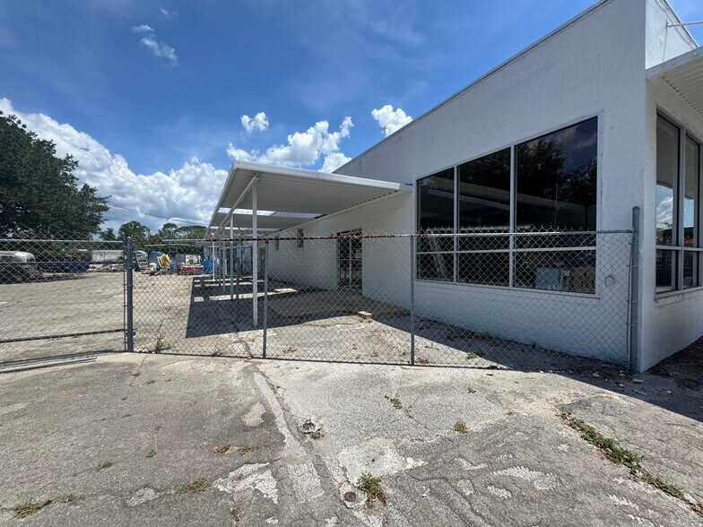 More Photos Of 224 NW 8th Ave, Gainesville Freestanding For Lease