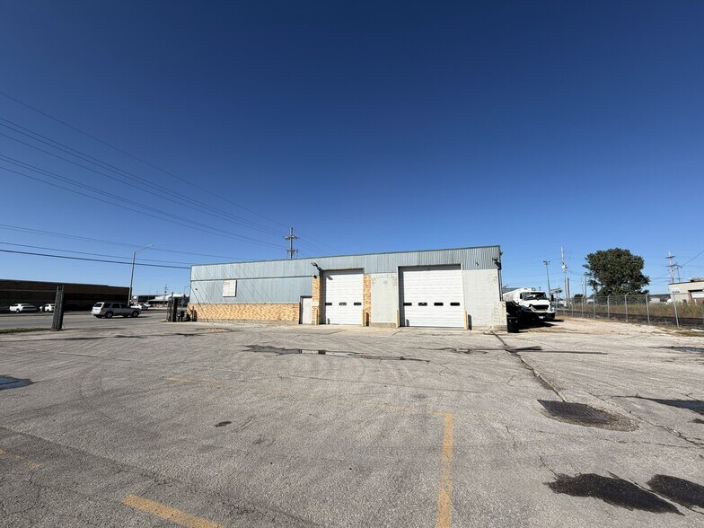 More Photos Of 3299 N 7th St Tfwy, Kansas City Manufacturing For Sale