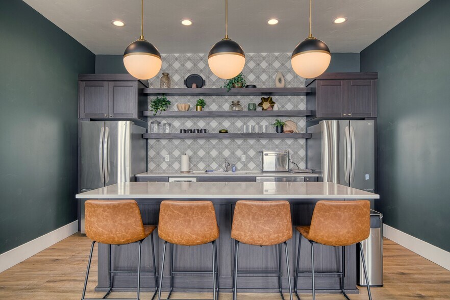 More Photos Of 1070 Curlew Dr, Ammon Medical For Lease