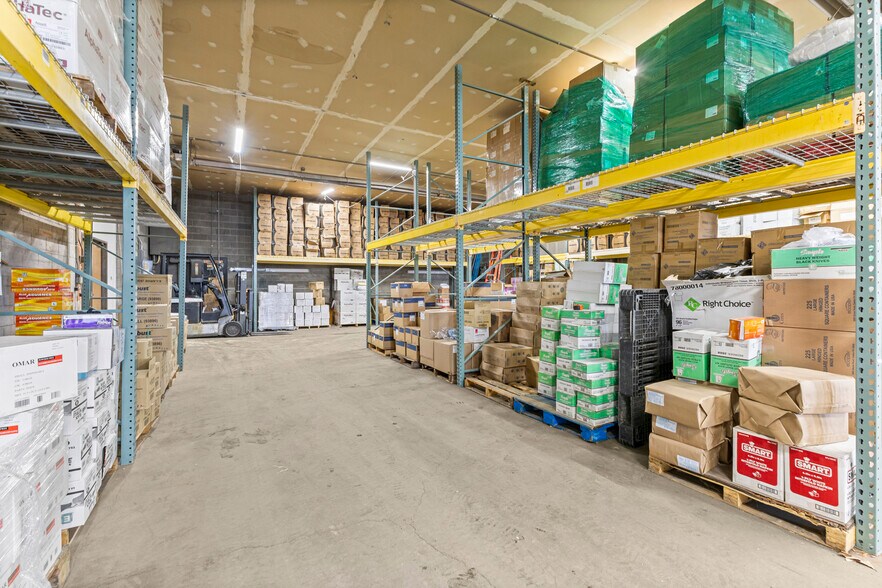 More Photos Of 26289 W Eight Mile Rd, Redford Township Manufacturing For Lease