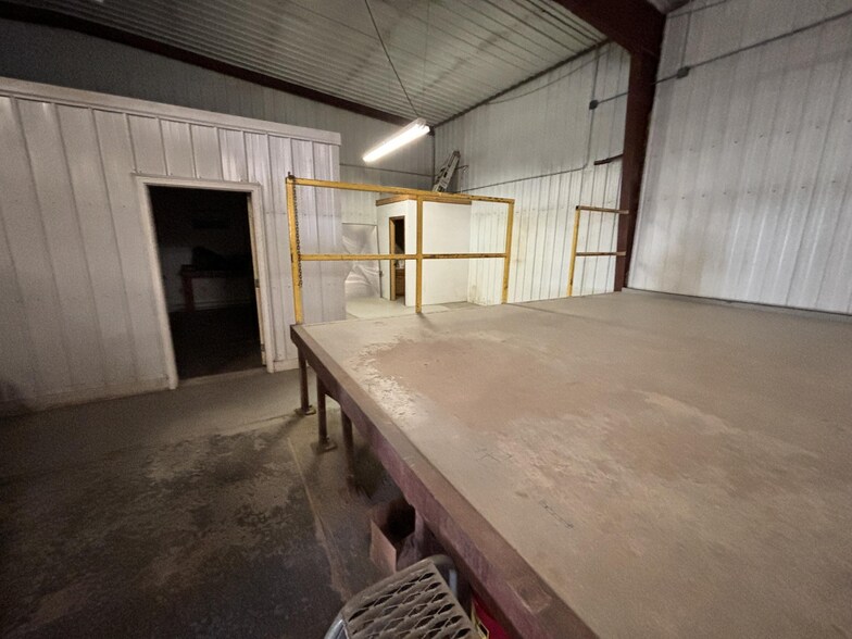 More Photos Of 715 Commerce St, Aberdeen Warehouse For Lease