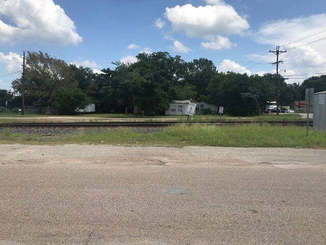 More Photos Of 201 E Powell St, Willis Land For Sale