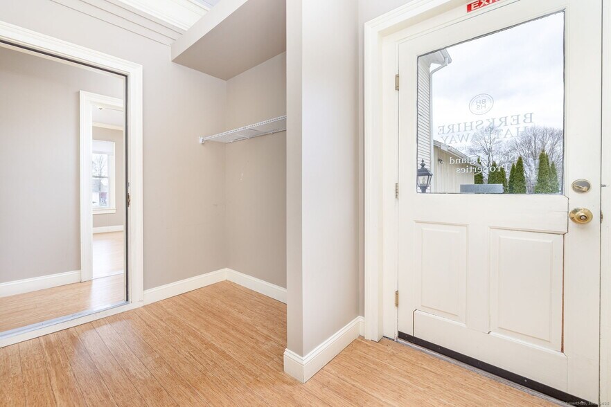 More Photos Of 11 Hayward Ave, Colchester Office For Sale