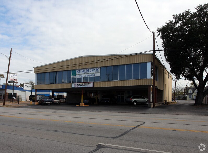 More Photos Of 610 Frazier St, Conroe Light Manufacturing For Sale