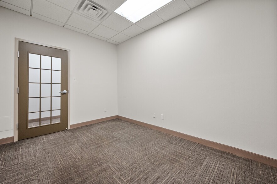 More Photos Of 6102 82nd St, Lubbock Medical For Lease