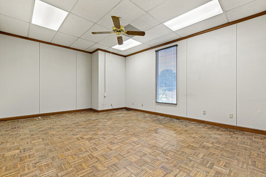 More Photos Of 1301 Northwest Hwy, Garland Office For Sale