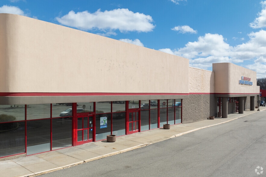More Photos Of 1700-1860 N Richmond Rd, Mchenry Unknown For Sale