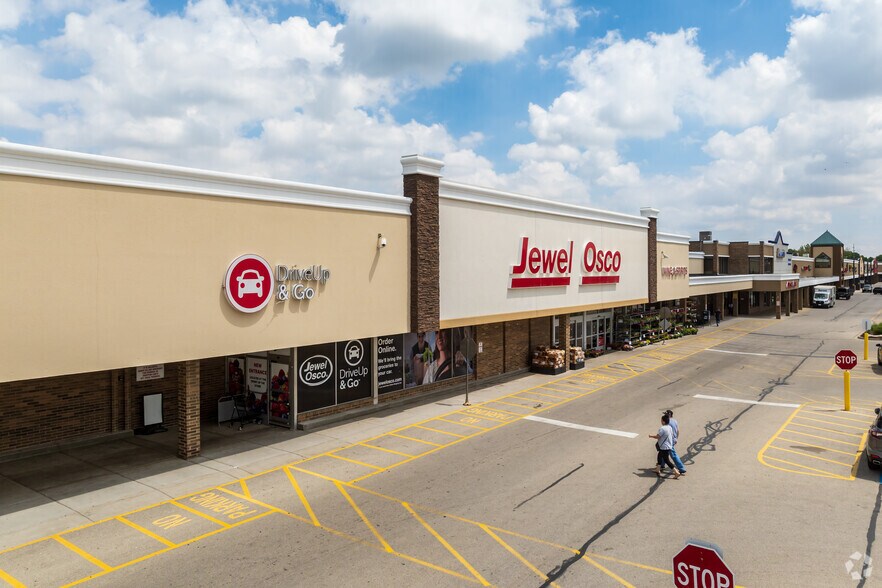 Primary Photo Of 4-140 W Lake St, Addison Freestanding For Lease