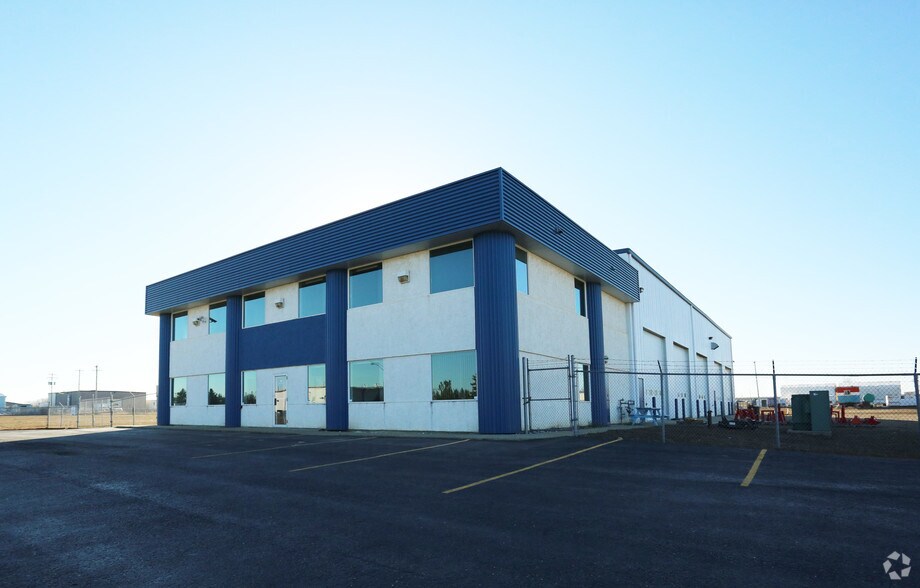 More Photos Of 95 Poplar St, Red Deer County Warehouse For Sale