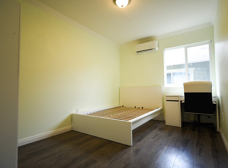 More Photos Of 1161 W 37th Dr, Los Angeles Apartments For Sale
