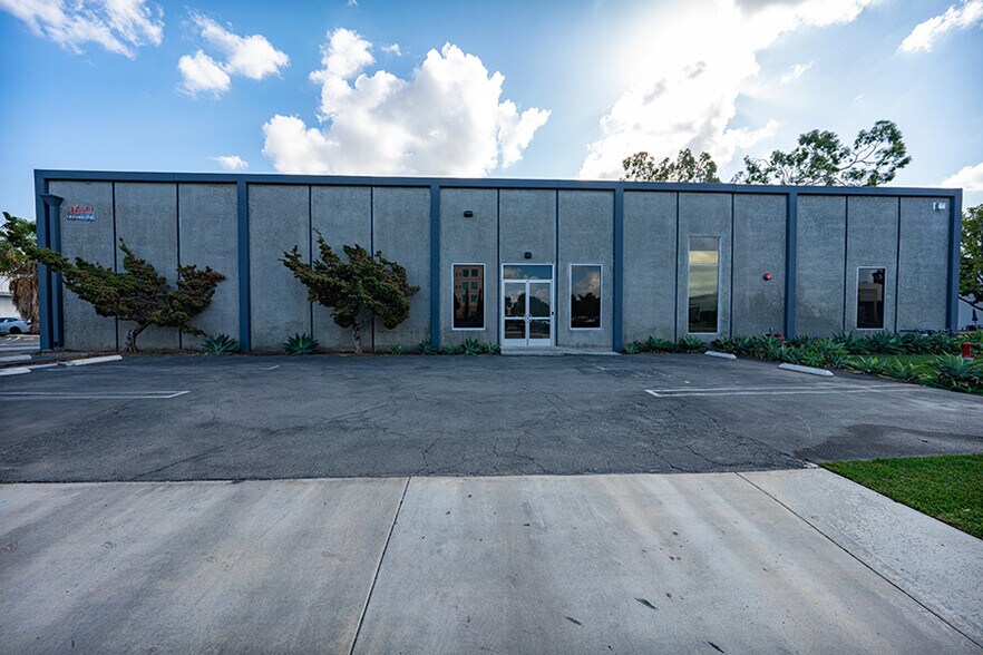 More Photos Of 1641 Reynolds Ave, Irvine Warehouse For Lease