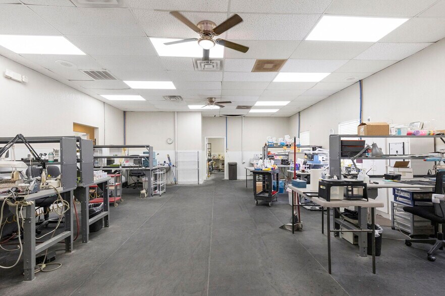 More Photos Of 1237 Lady Marion Ln, Dunedin Office For Lease
