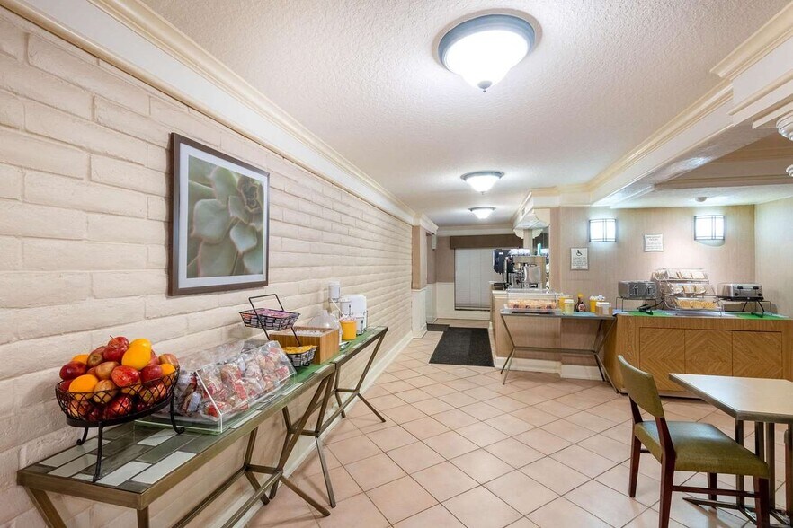 More Photos Of 351 W Hillsboro Blvd, Deerfield Beach Hotel For Sale