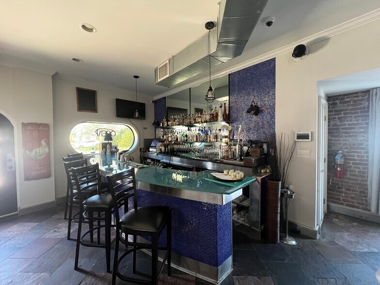 More Photos Of 133 Glen Head Rd, Glen Head Bar For Lease