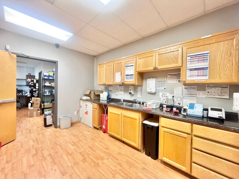 More Photos Of 2485 Sunrise Blvd, Gold River Office For Sale