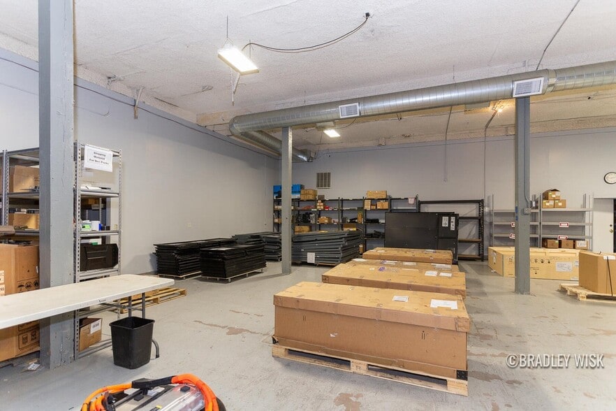 More Photos Of 581 Ottawa Ave, Holland Light Distribution For Sale