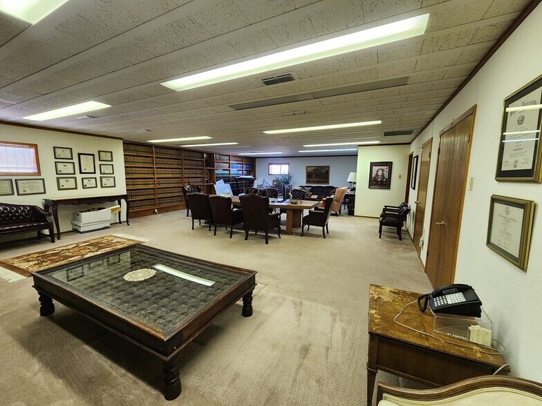 More Photos Of 420 S Cypress St, Pecos Office For Sale
