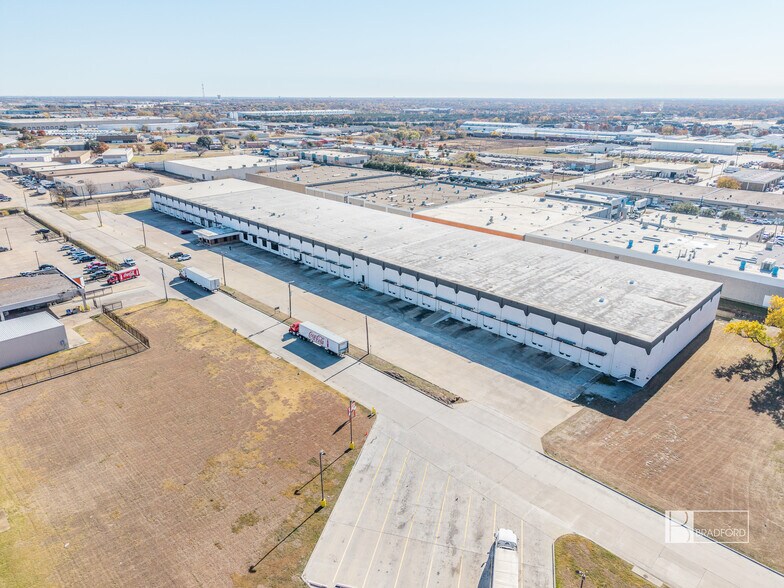 Primary Photo Of 8330 Endicott Ln, Dallas Warehouse For Lease