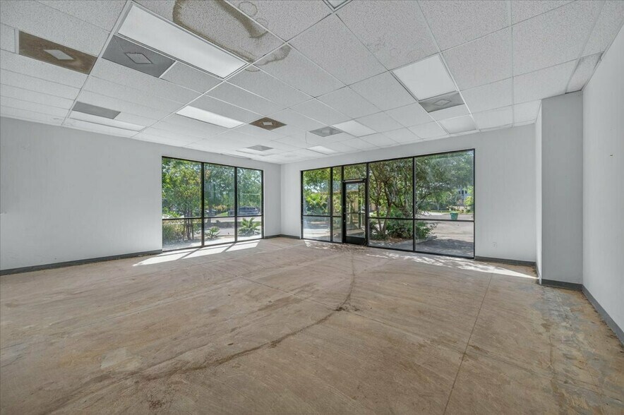More Photos Of 8339 W Elm Ave, San Joaquin General Retail For Lease