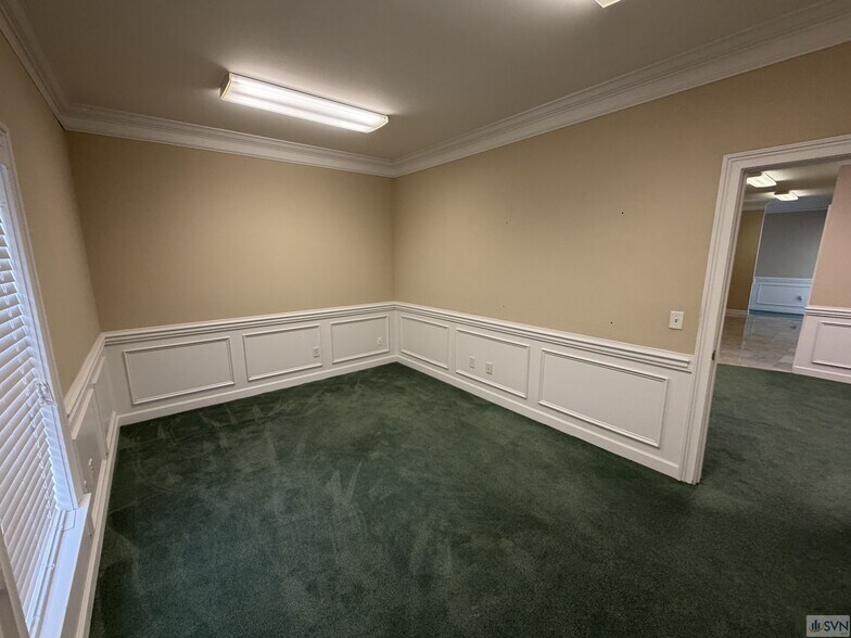 More Photos Of 37 W Fairmont Ave, Savannah Office For Lease