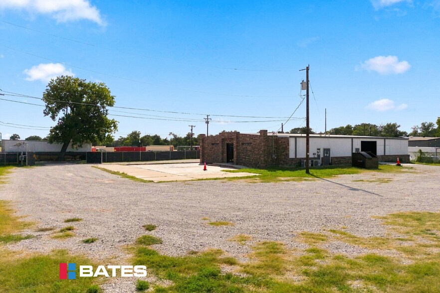 More Photos Of 901 E Johnson St, Waco Service For Sale