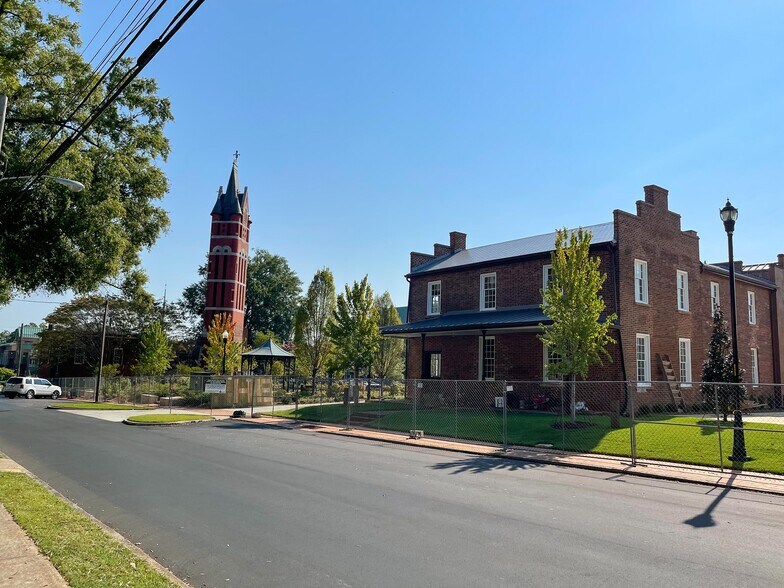 More Photos Of 115 S Jackson St, Salisbury Restaurant For Lease