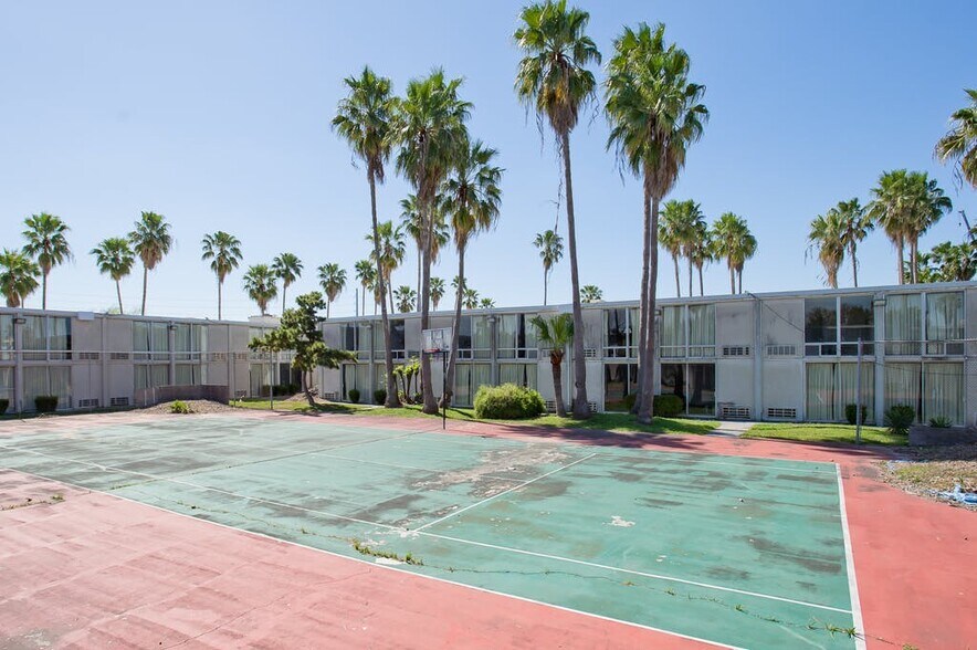 More Photos Of 910 Corn Products Rd, Corpus Christi Hotel For Sale