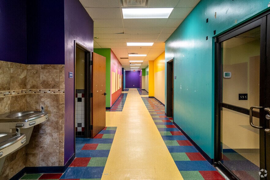 More Photos Of 202-204 N Dooley St, Grapevine Medical For Sale