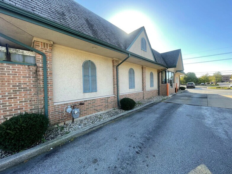 More Photos Of 20551 S La Grange Rd, Frankfort General Retail For Lease