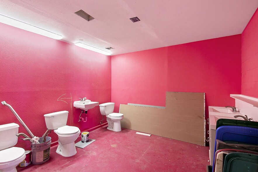 More Photos Of 117-137 Hughlett Ave, Cocoa General Retail For Sale