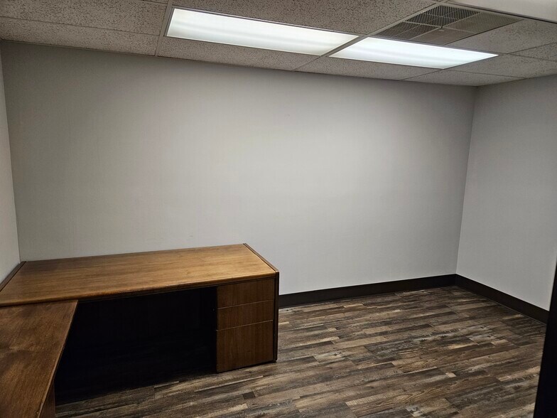 More Photos Of 30 8th St N, Cloquet Office For Sale