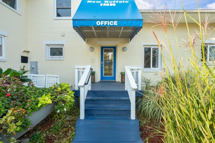 More Photos Of 231 E Buffalo St, New Buffalo Hotel For Sale