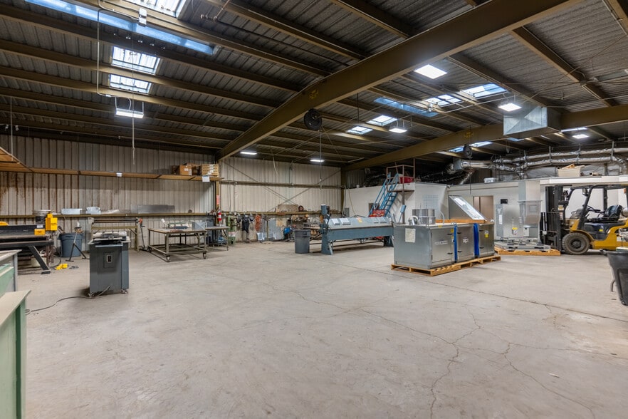 More Photos Of 1121 Sumner St, Bakersfield Warehouse For Sale