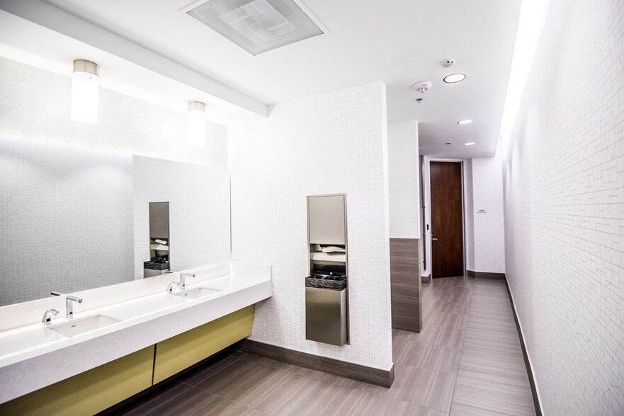 More Photos Of 122 W John Carpenter Fwy, Irving Coworking Space