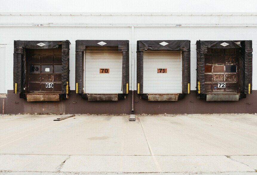 More Photos Of 301 Wilber Ave, Champaign Distribution For Lease