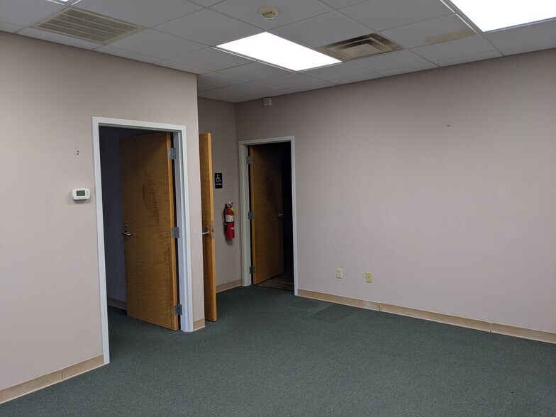 More Photos Of 359 Enterprise Dr, Valdosta Light Distribution For Lease