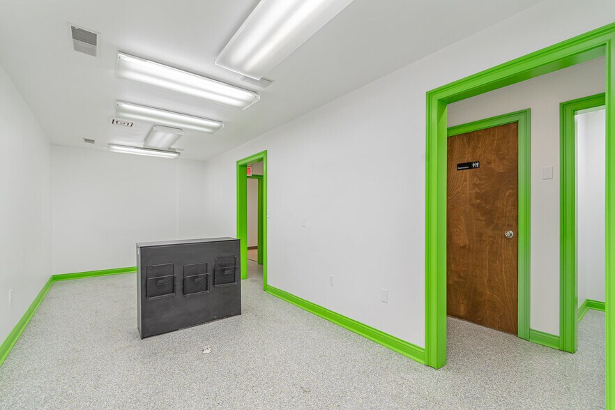 More Photos Of 6901-6909 Burlington Pike, Florence Medical For Sale