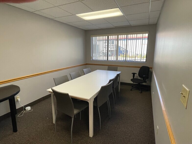 More Photos Of 231 Main St, Elk River Office For Lease