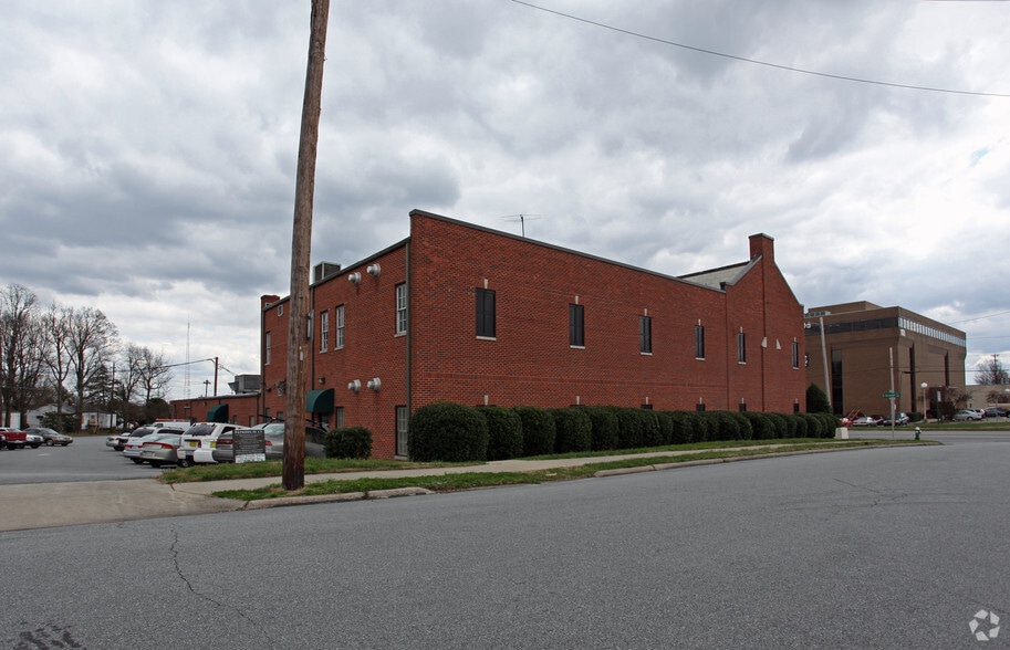 More Photos Of 1023-1119 E Wendover Ave, Greensboro Office For Lease