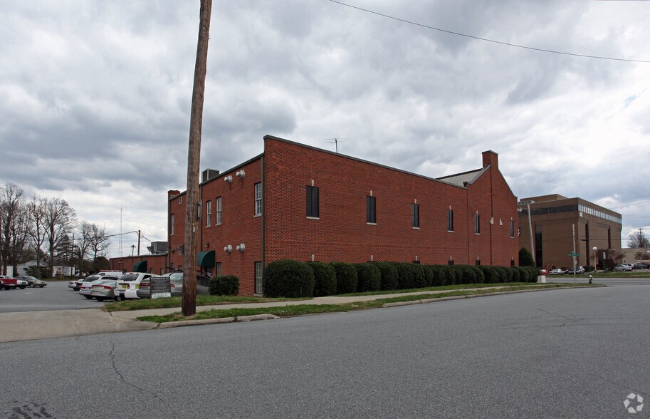 More Photos Of 1023-1119 E Wendover Ave, Greensboro Office For Lease