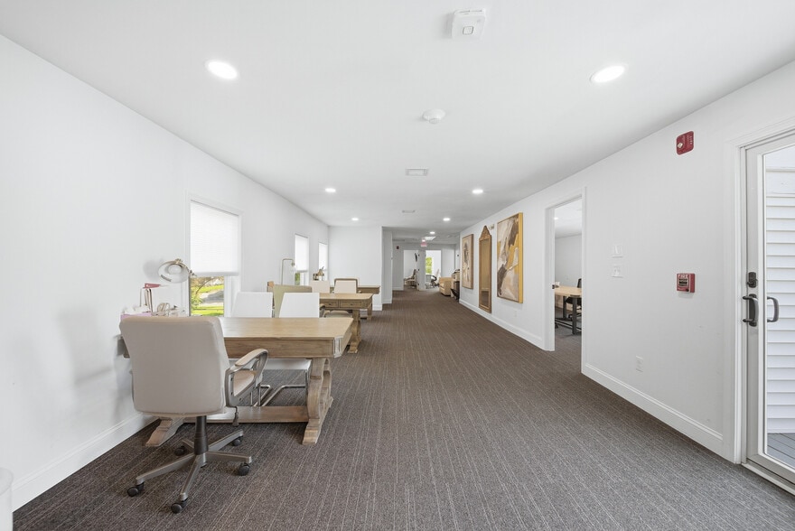 More Photos Of 367 Main St, Oxford Office For Sale