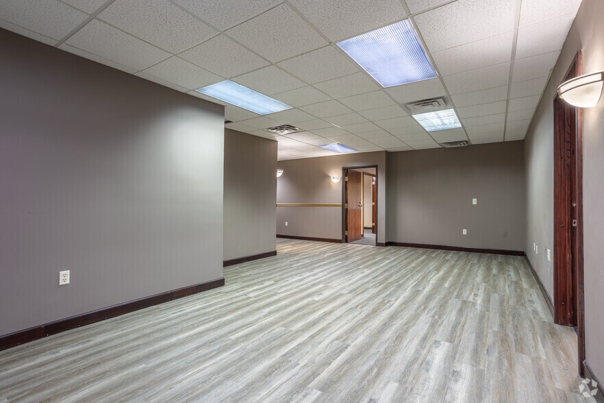 More Photos Of 411 W Lake Lansing Rd, East Lansing Unknown For Lease
