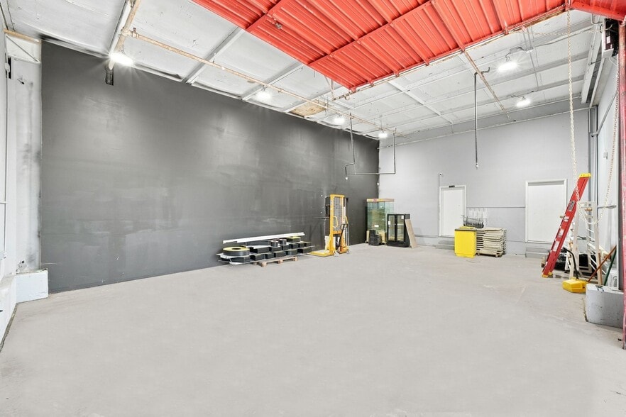 More Photos Of 5811 Lyons Ave, Houston Freestanding For Lease
