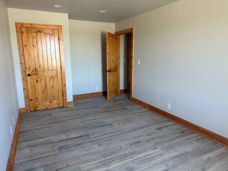 More Photos Of 5328 E Market St, Enid Manufacturing For Sale